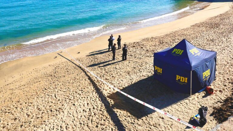 Encuentran sin vida a recolector arrastrado por las olas en Playa Los Burros en Hualpén