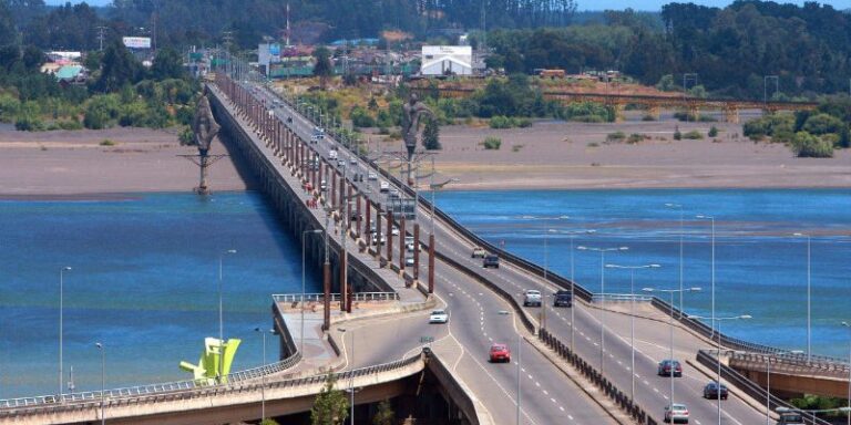 Vecinos acusan abandono y falta de fiscalización por basurales bajo puente Llacolén en Concepción