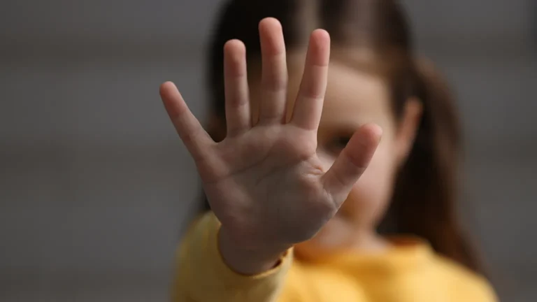 Condenan a 11 años de cárcel a comerciante de Bulnes por abuso sexual reiterado contra cuatro niñas