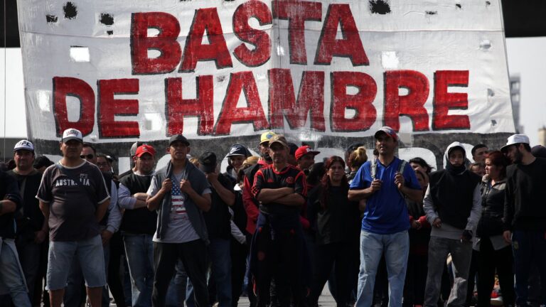 Crisis en Argentina: 4 de cada 10 hogares no logra cubrir sus gastos mensuales