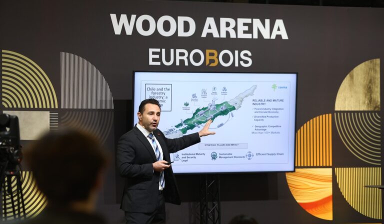 Corma promueve a Chile como plataforma forestal para Sudamérica en feria internacional realizada en Francia