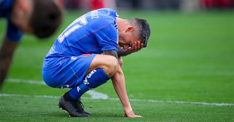 Charles Aránguiz sufre lesión muscular y estará varias semanas fuera en U de Chile